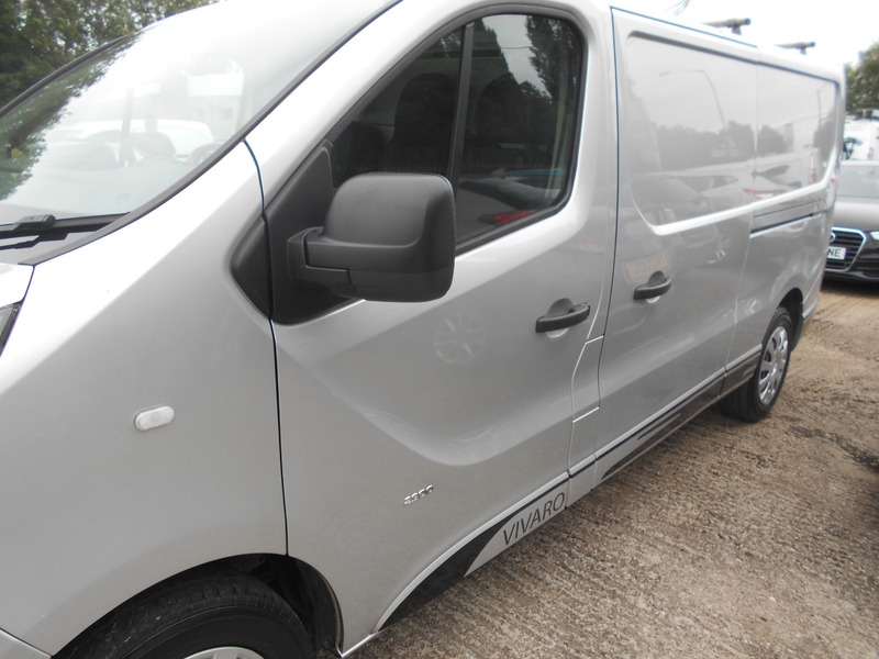 Used Vauxhall Vivaro 2017 for sale - 76029880: Photo 3