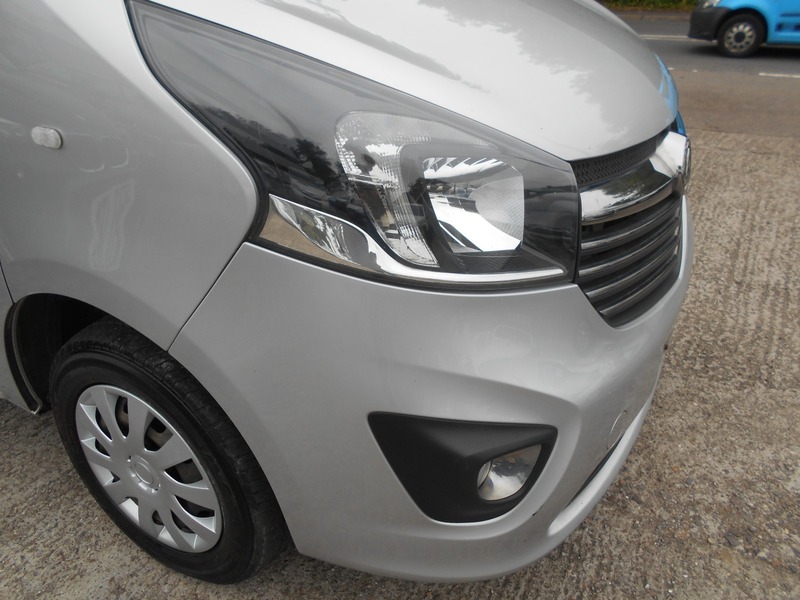 Used Vauxhall Vivaro 2017 for sale - 76029880: Photo 5