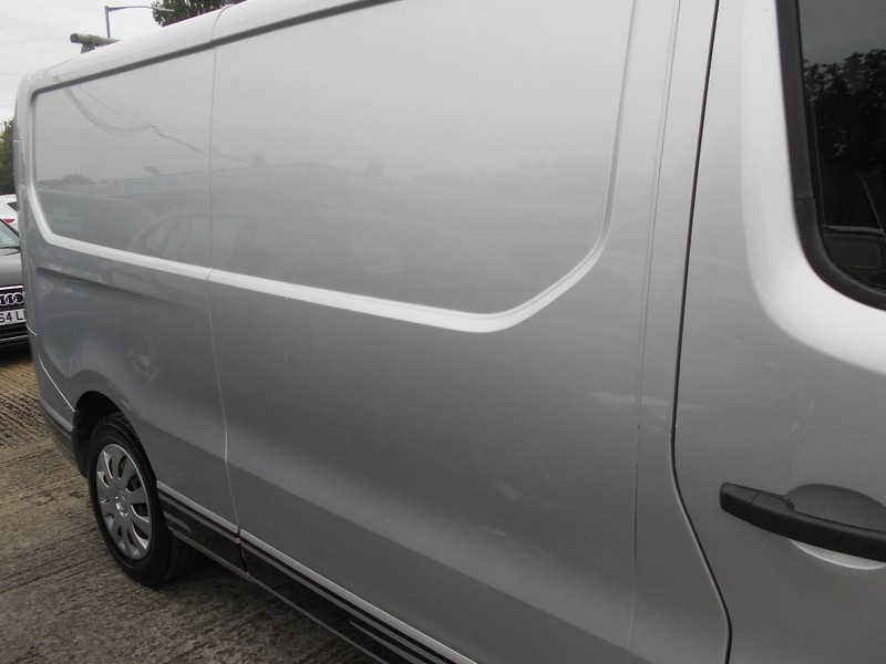 Used Vauxhall Vivaro 2017 for sale - 76029880: Photo 7