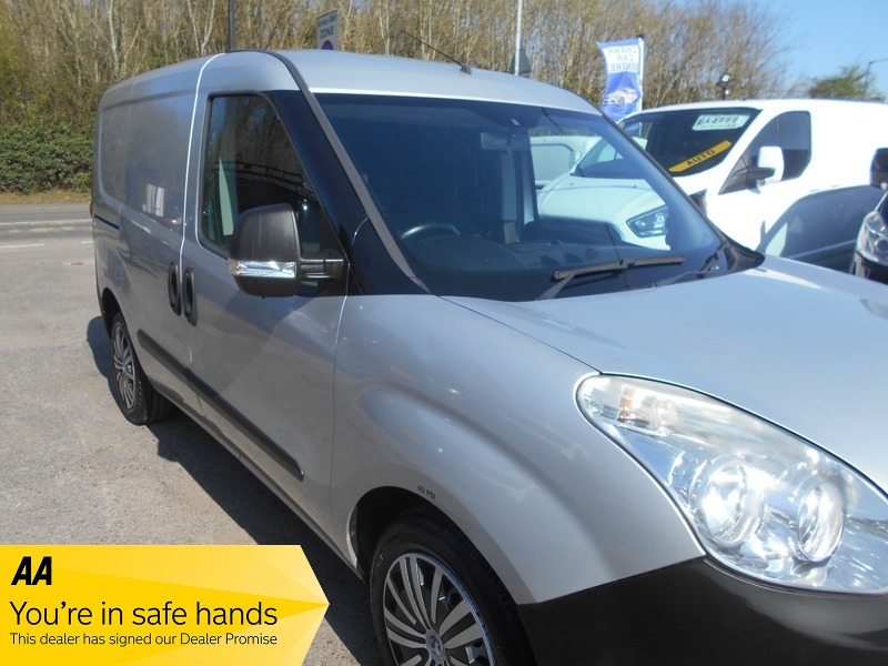 Used Vauxhall Combo 2016 for sale - 76962913: Photo 2