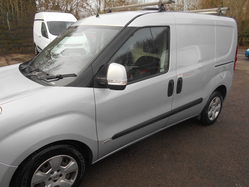 Used Vauxhall Combo 2017 for sale - 76029976: Photo 3