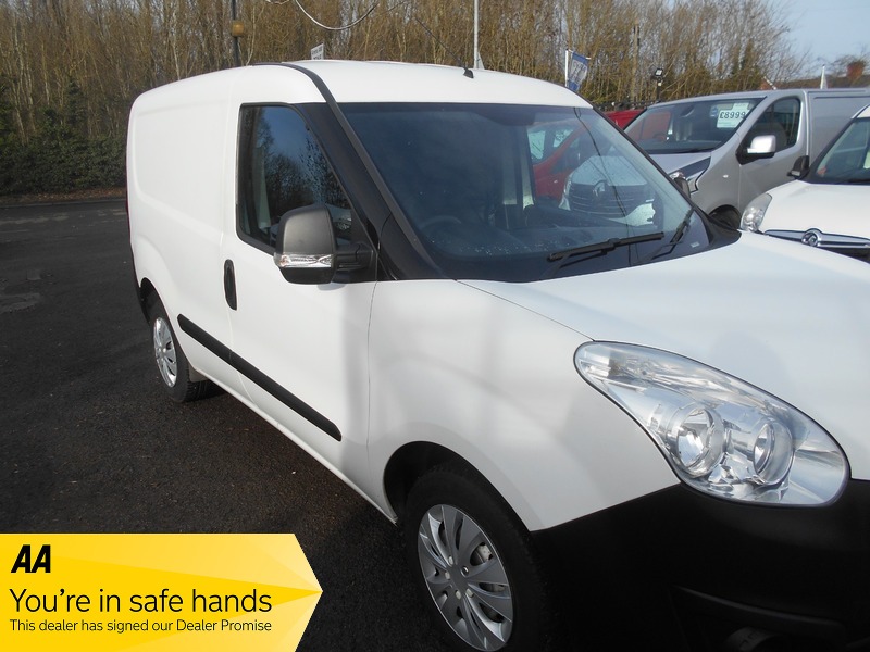 Used Vauxhall Combo 2018 for sale - 76029975: Photo 2