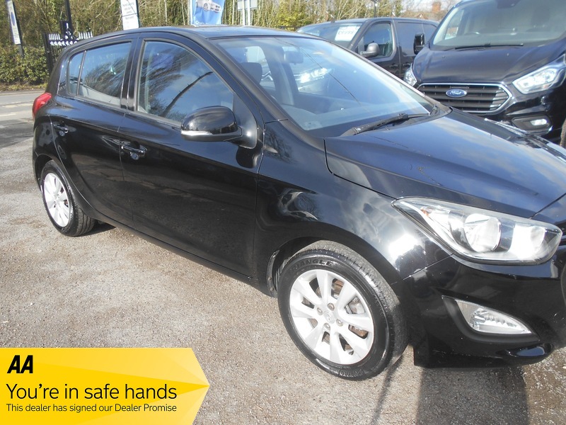Used Hyundai i20 2013 for sale - 77668098: Photo 2