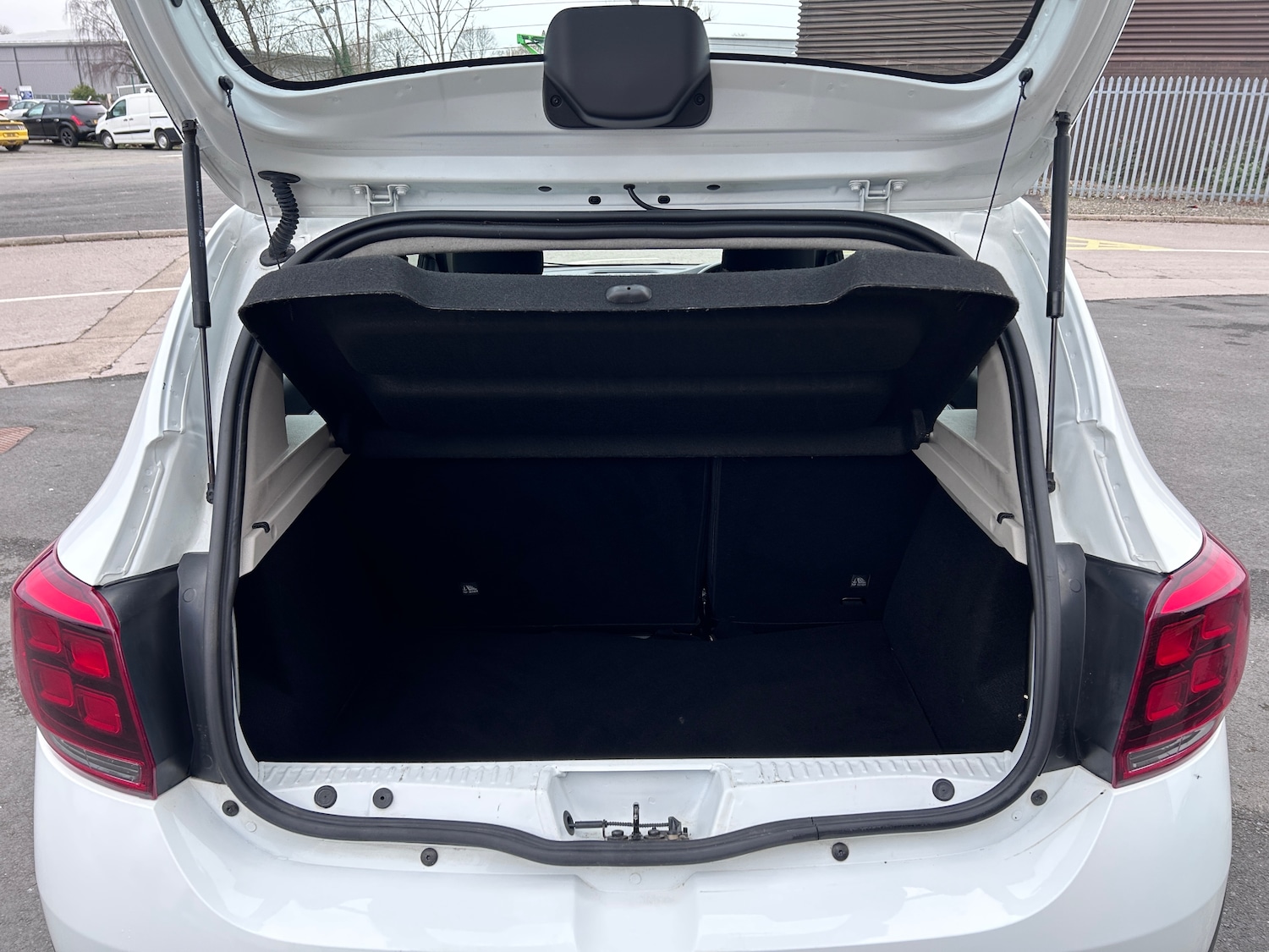 Used Dacia Sandero Stepway 2019 for sale - 77654115: Photo 20