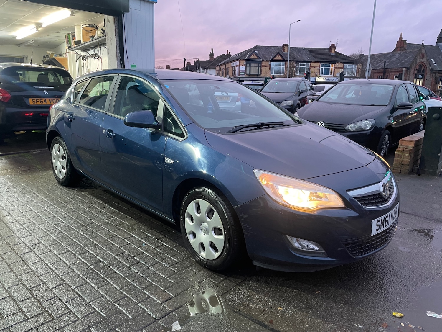 Used Vauxhall Astra 2012 for sale - 77274668: Photo 2