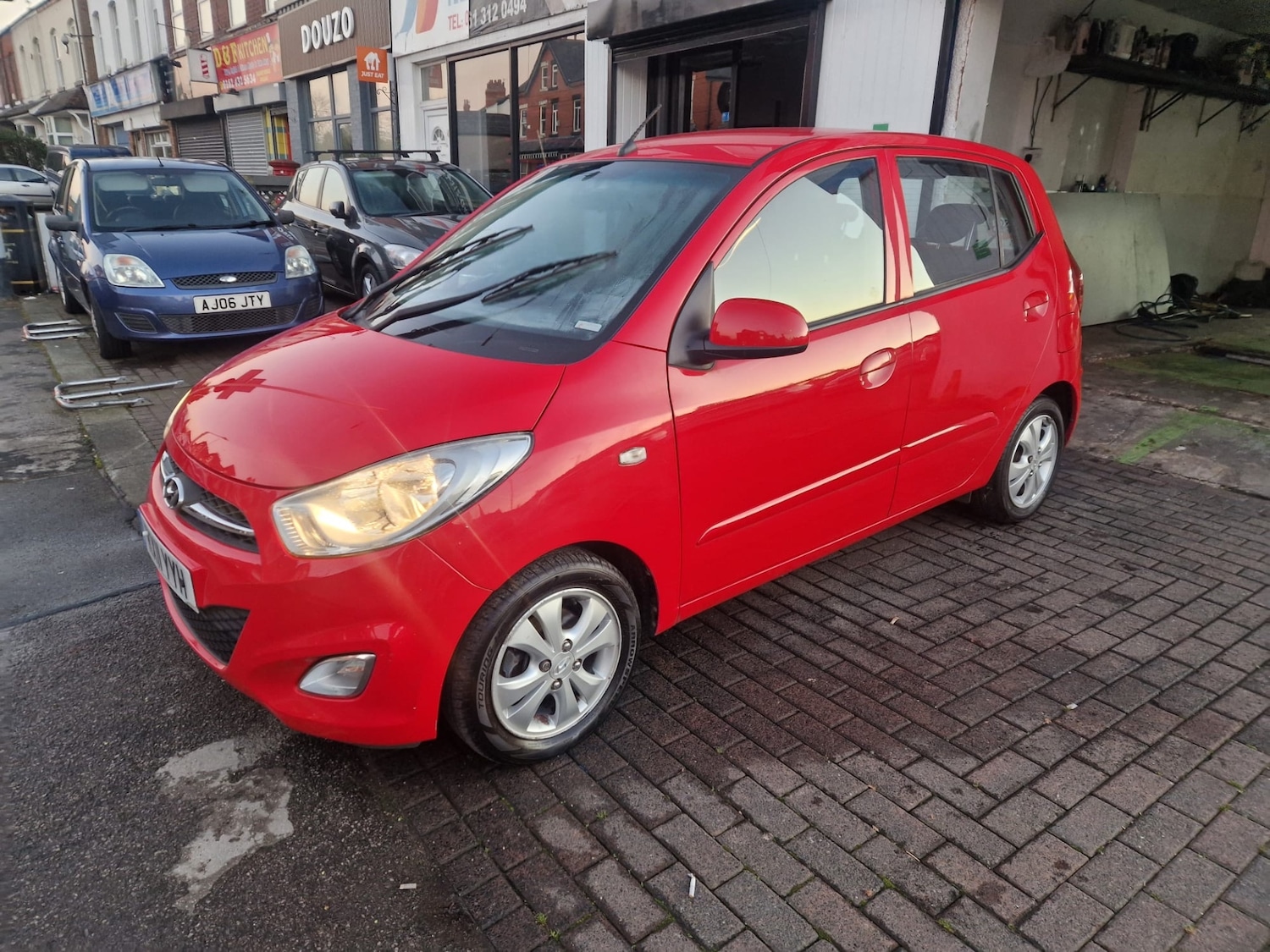 Used Hyundai i10 2011 for sale - 76618386: Photo 8