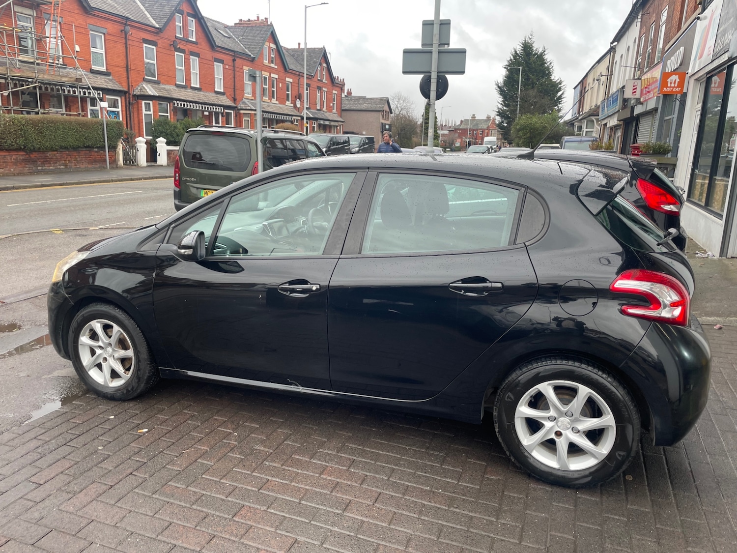 Used Peugeot 208 2015 for sale - 77274682: Photo 4