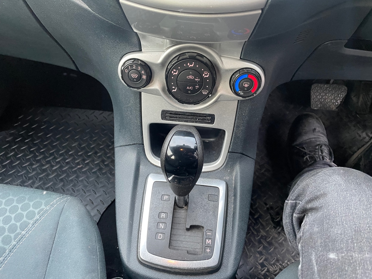 Used Ford Fiesta 2012 for sale - 77092121: Photo 16