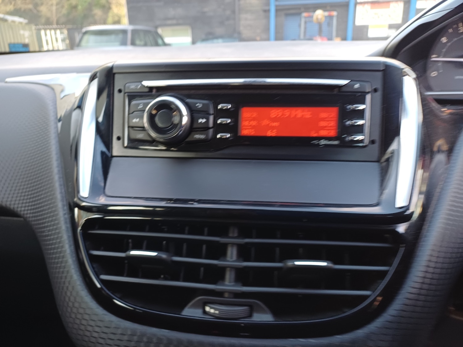 Used Peugeot 208 2016 for sale - 77793020: Photo 7