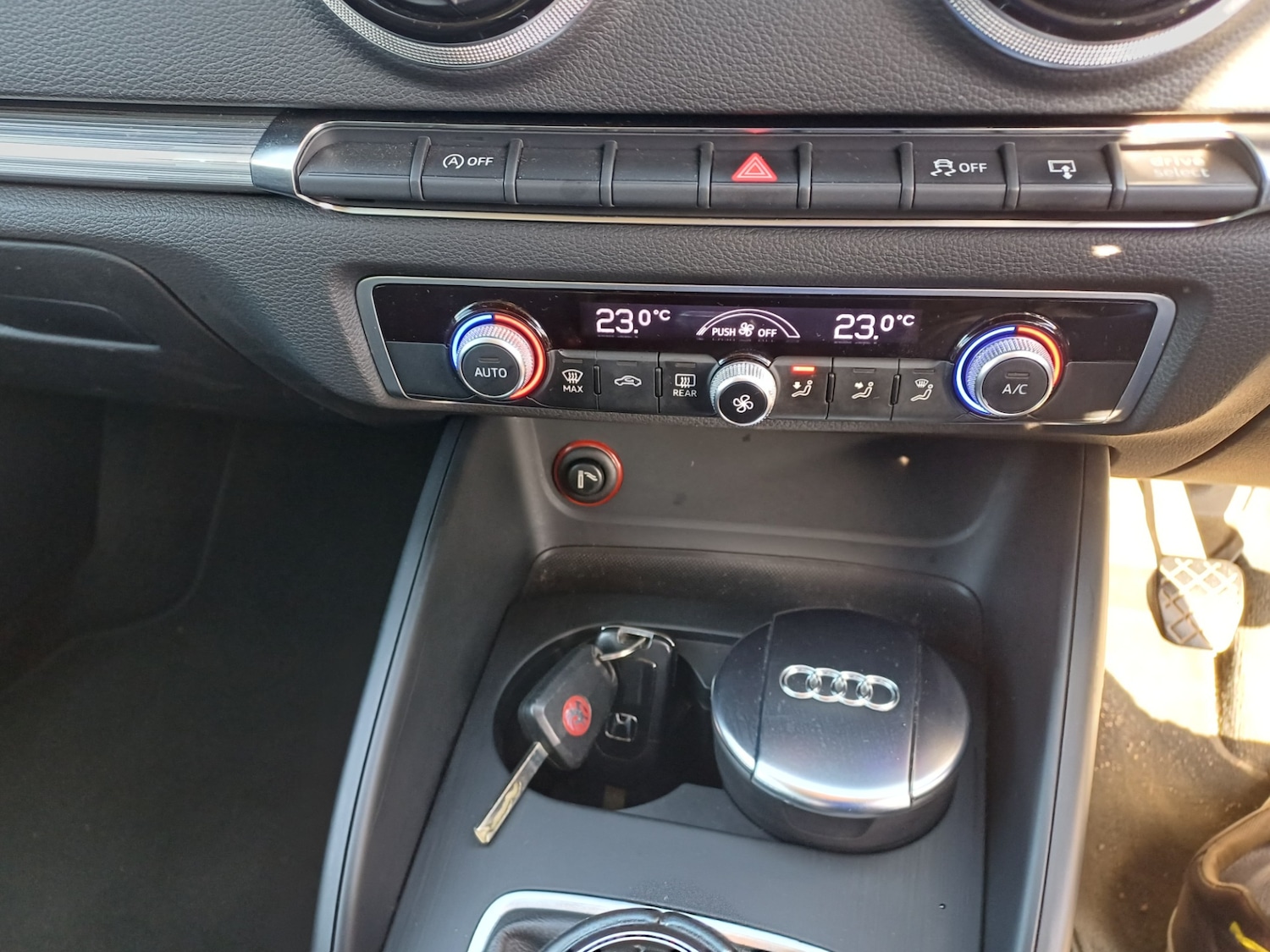 Used Audi A3 2015 for sale - 77732363: Photo 2