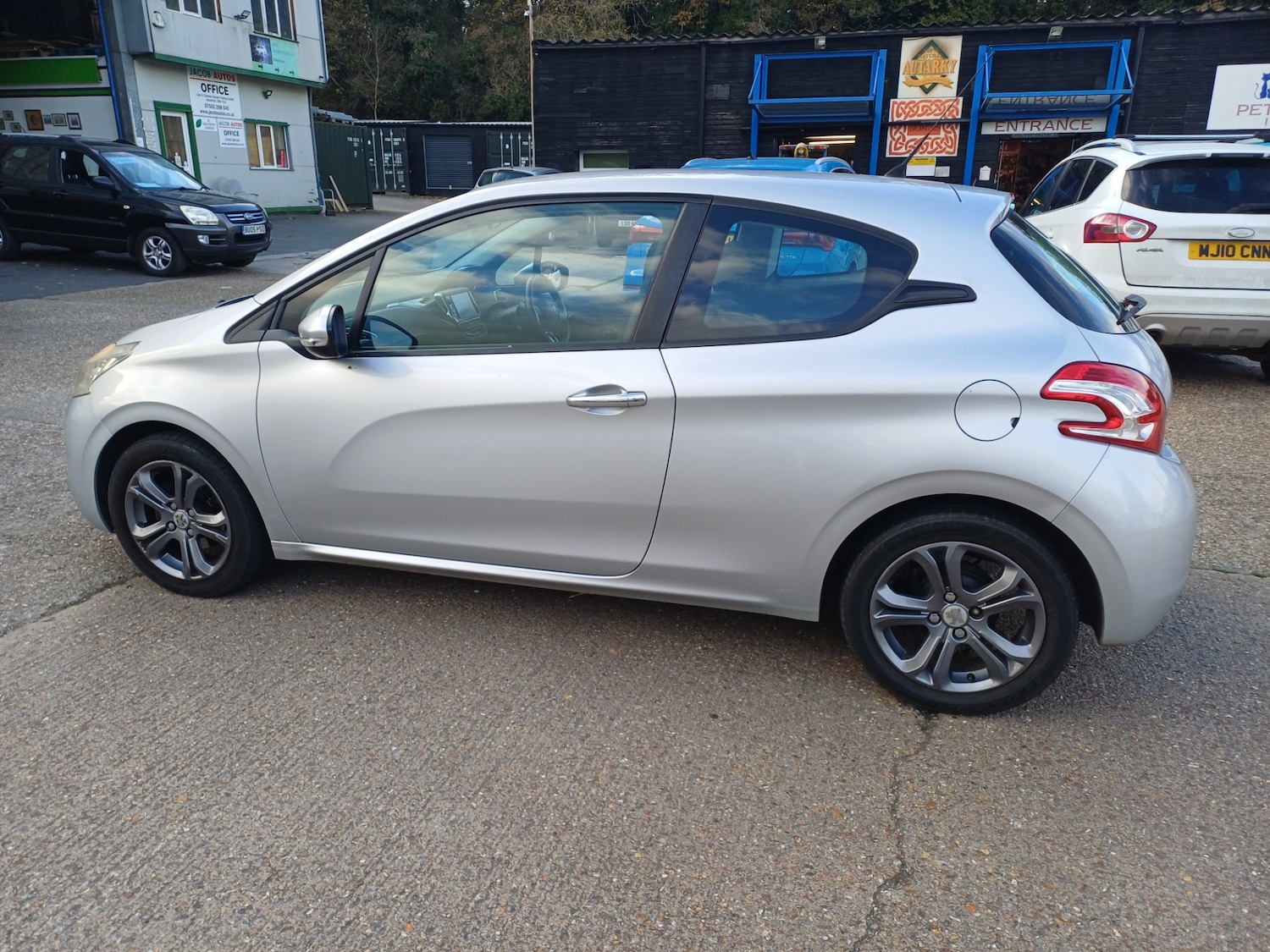 Used Peugeot 208 2012 for sale - 76521193: Photo 3
