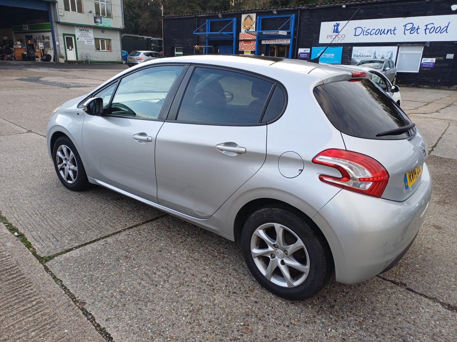 Used Peugeot 208 2014 for sale - 76557078: Photo 1