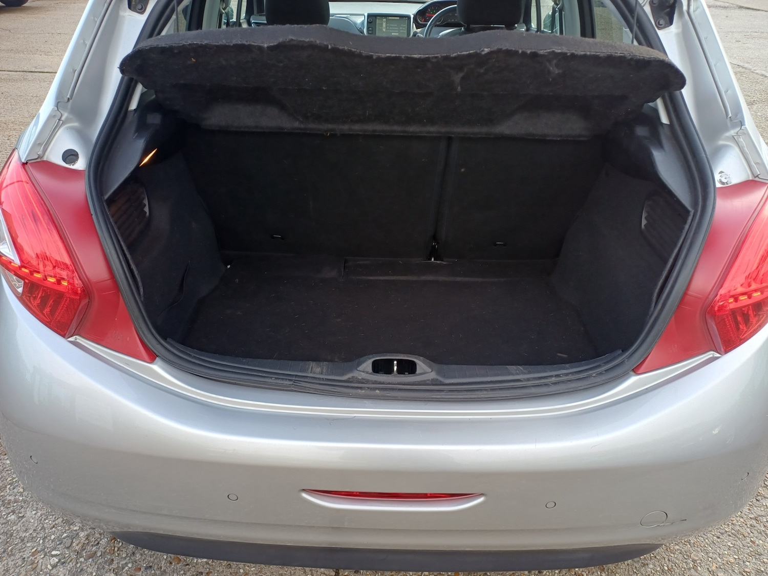 Used Peugeot 208 2014 for sale - 76557078: Photo 10