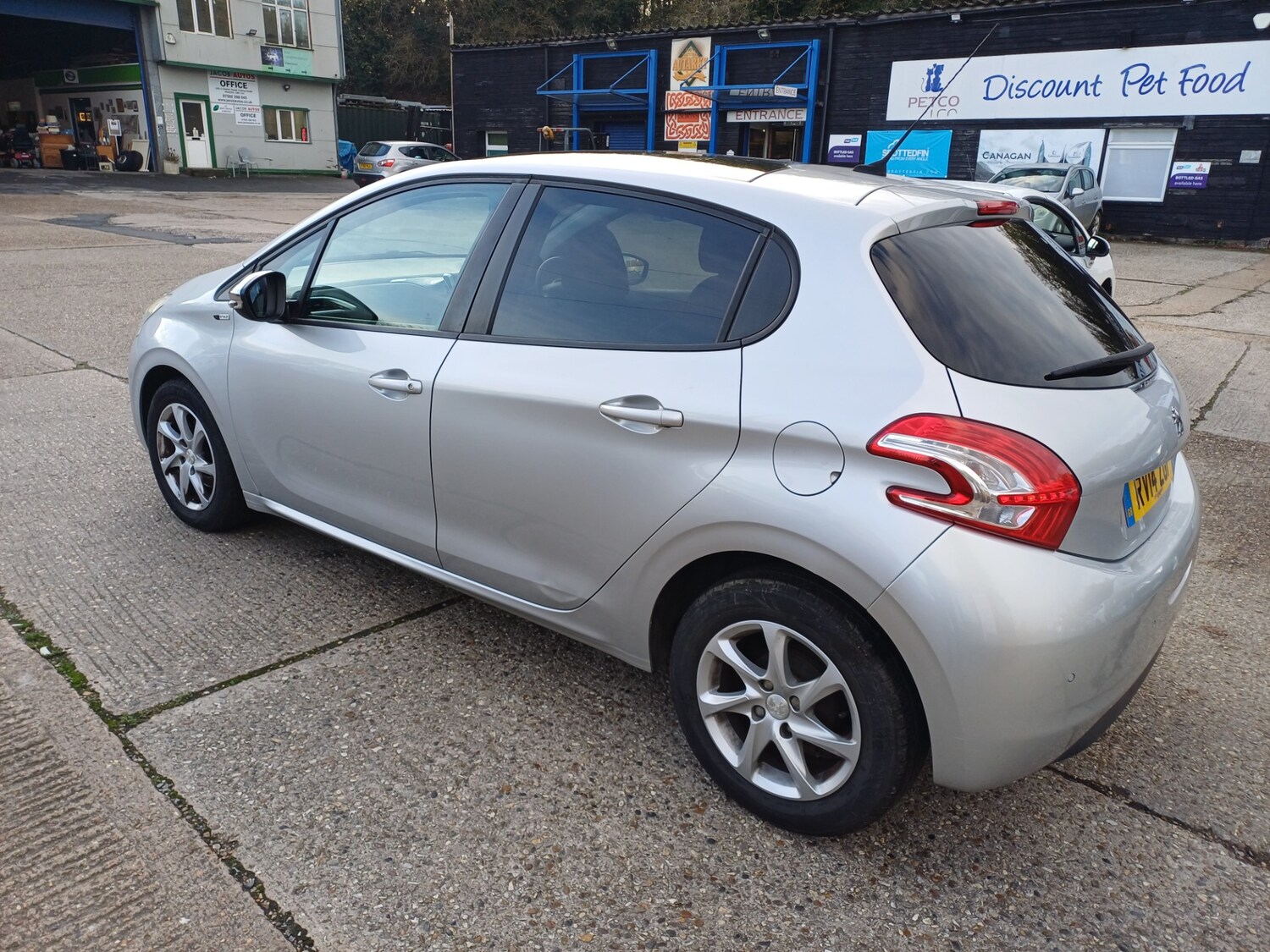 Used Peugeot 208 2014 for sale - 76557078: Photo 12