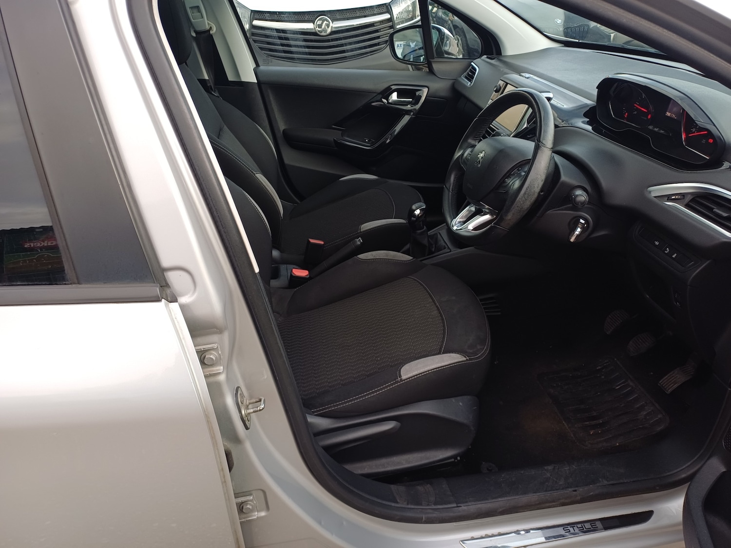 Used Peugeot 208 2014 for sale - 76557078: Photo 5