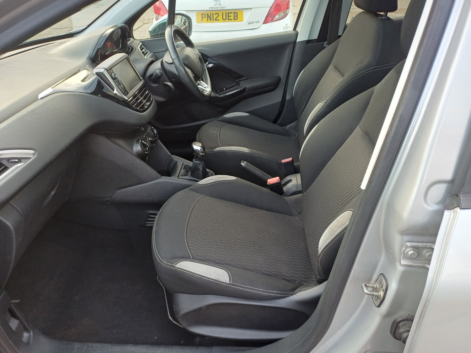 Used Peugeot 208 2014 for sale - 76557078: Photo 8