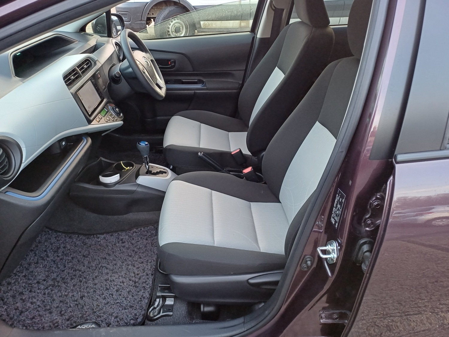 Used Toyota Aqua 2025 for sale - 76380383: Photo 13