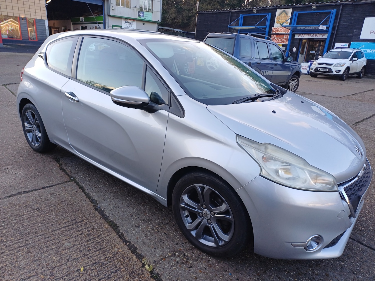 Used Peugeot 208 2012 for sale - 77213040: Photo 10