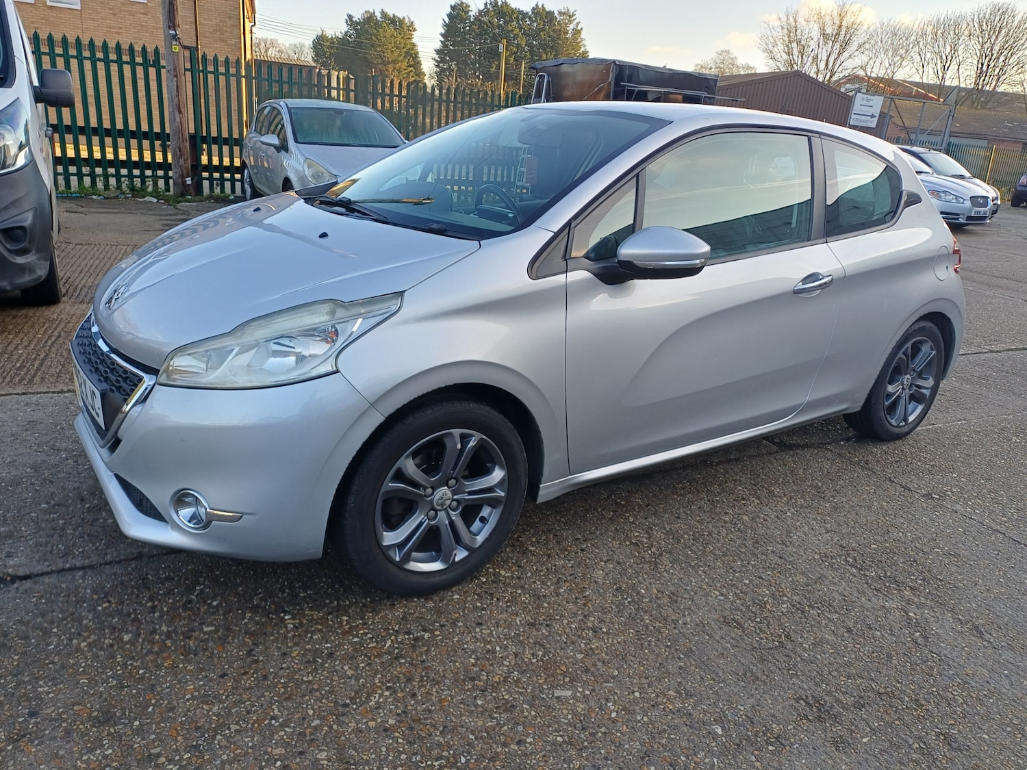 Used Peugeot 208 2012 for sale - 77213040: Photo 13