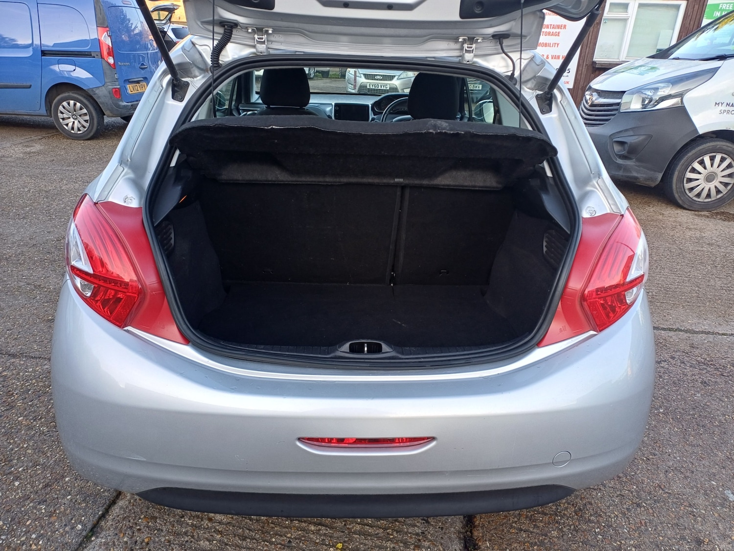 Used Peugeot 208 2012 for sale - 77213040: Photo 15