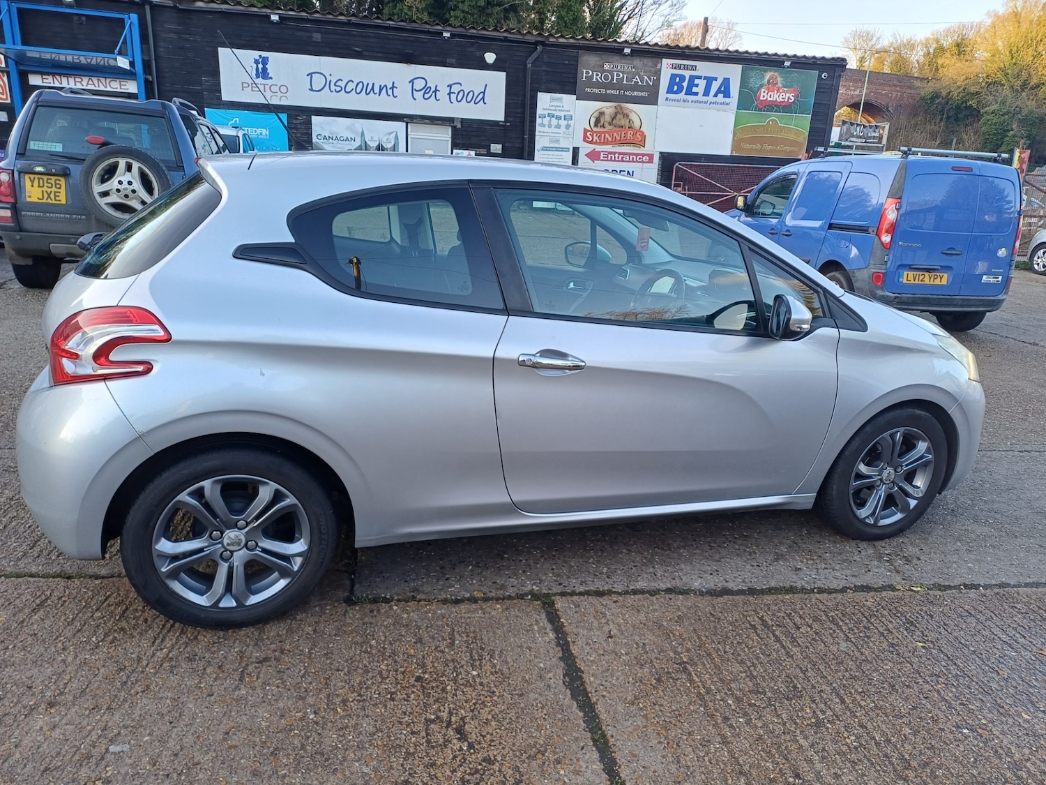 Used Peugeot 208 2012 for sale - 77213040: Photo 2