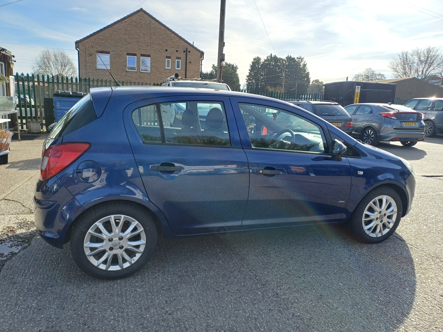 Used Vauxhall Corsa 2009 for sale - 77736969: Photo 4