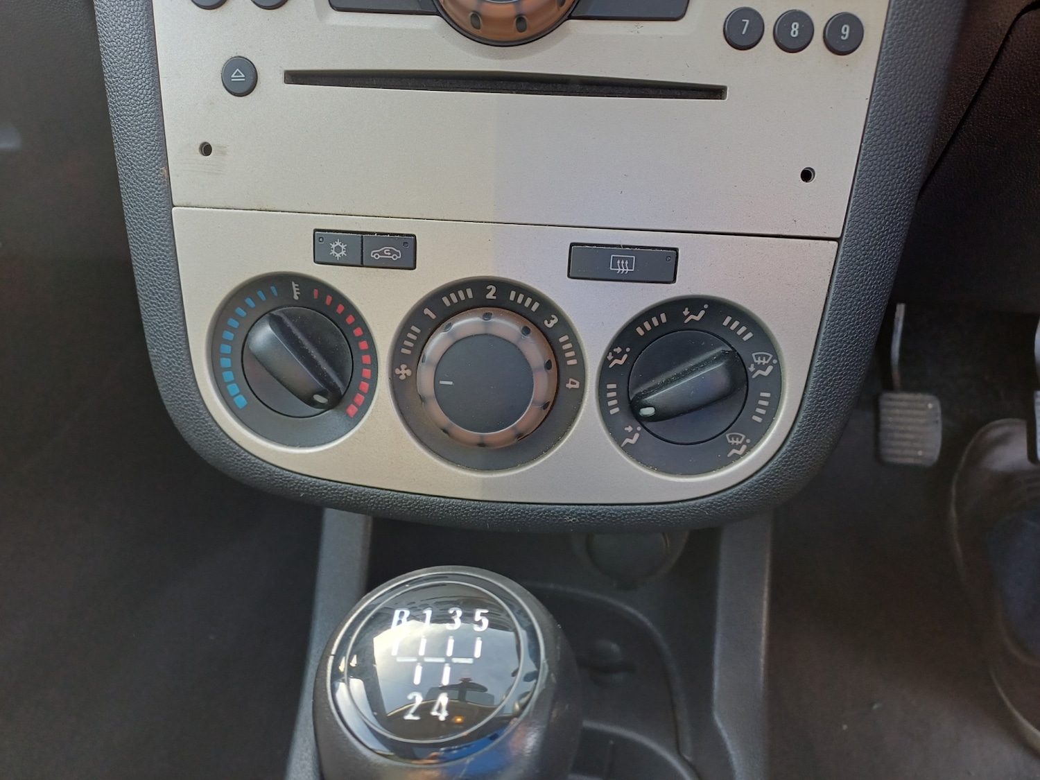 Used Vauxhall Corsa 2009 for sale - 77736969: Photo 5