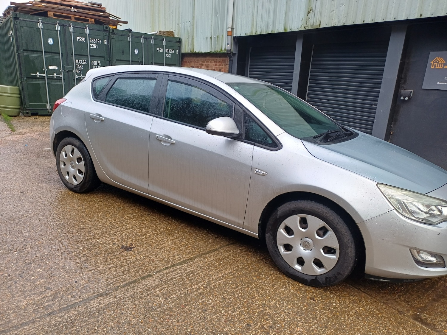 Used Vauxhall Astra 2011 for sale - 77475752: Photo 2