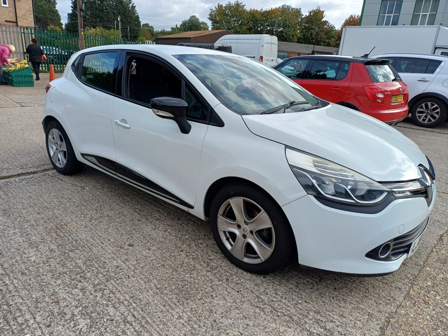 Used Renault Clio 2014 for sale - 76178110: Photo 2