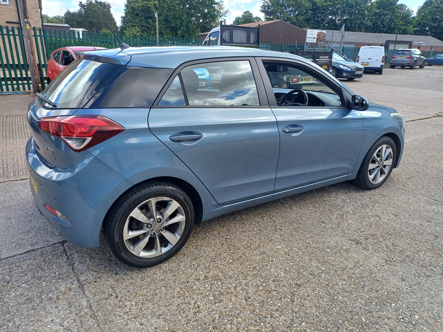 Used Hyundai i20 2016 for sale - 76502738: Photo 3