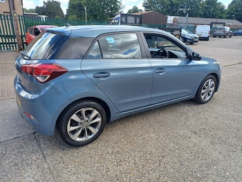 Used Hyundai i20 2016 for sale - 76502738: Photo