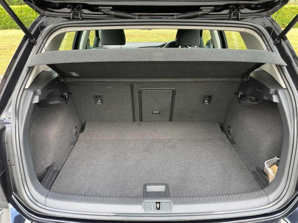 Used Volkswagen Golf 2014 for sale - 76303476: Photo 9