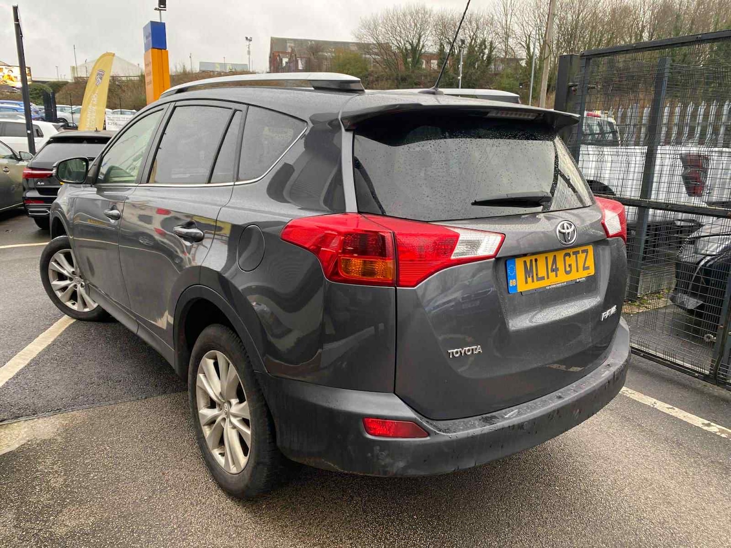 Used Toyota RAV4 2014 for sale - 77310676: Photo 2