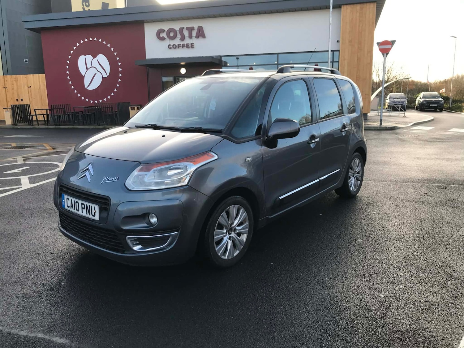 Used Citroen C3 Picasso 2010 for sale - 76892367: Photo 2