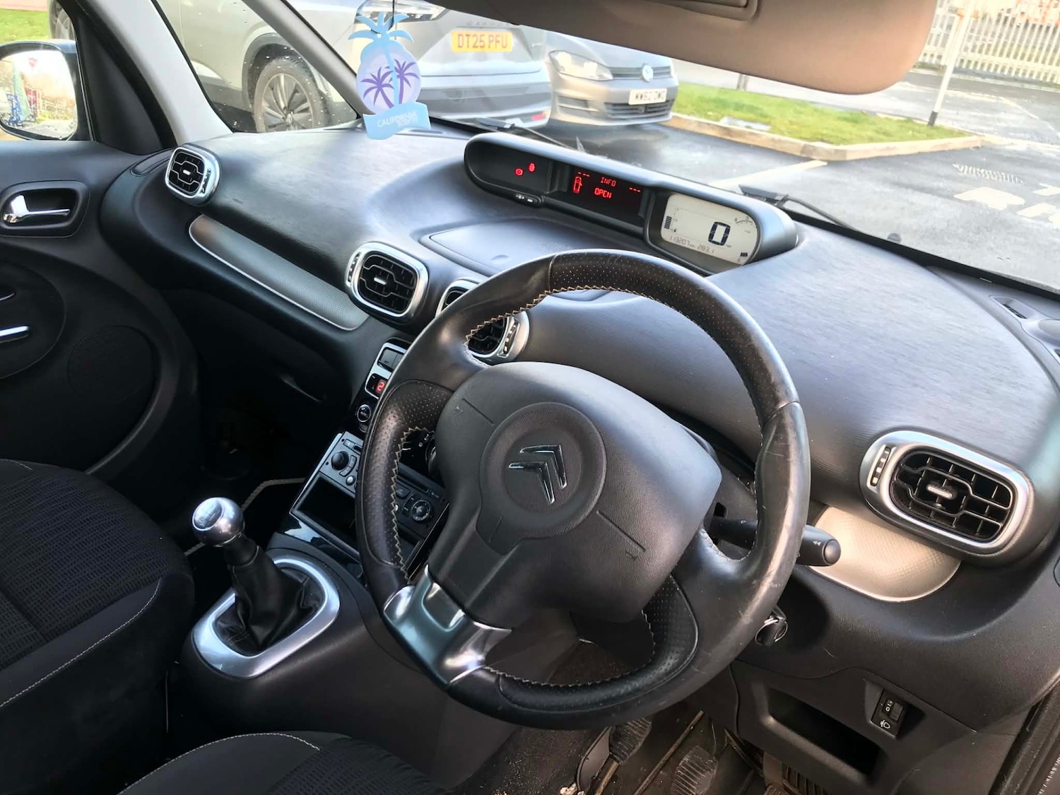 Used Citroen C3 Picasso 2010 for sale - 76892367: Photo 3