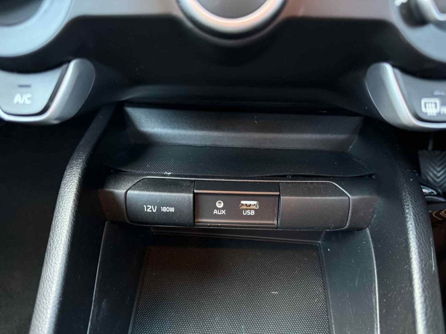 Used Kia Stonic 2018 for sale - 76022769: Photo 14