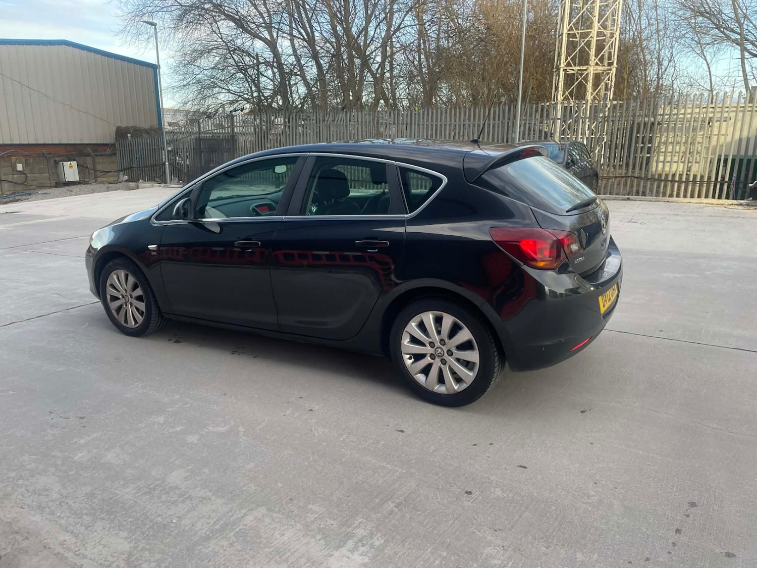 Used Vauxhall Astra 2012 for sale - 77311453: Photo 3