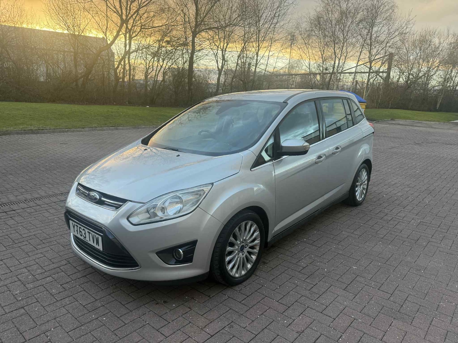 Used Ford Grand C-Max 2013 for sale - 77087350: Photo 2