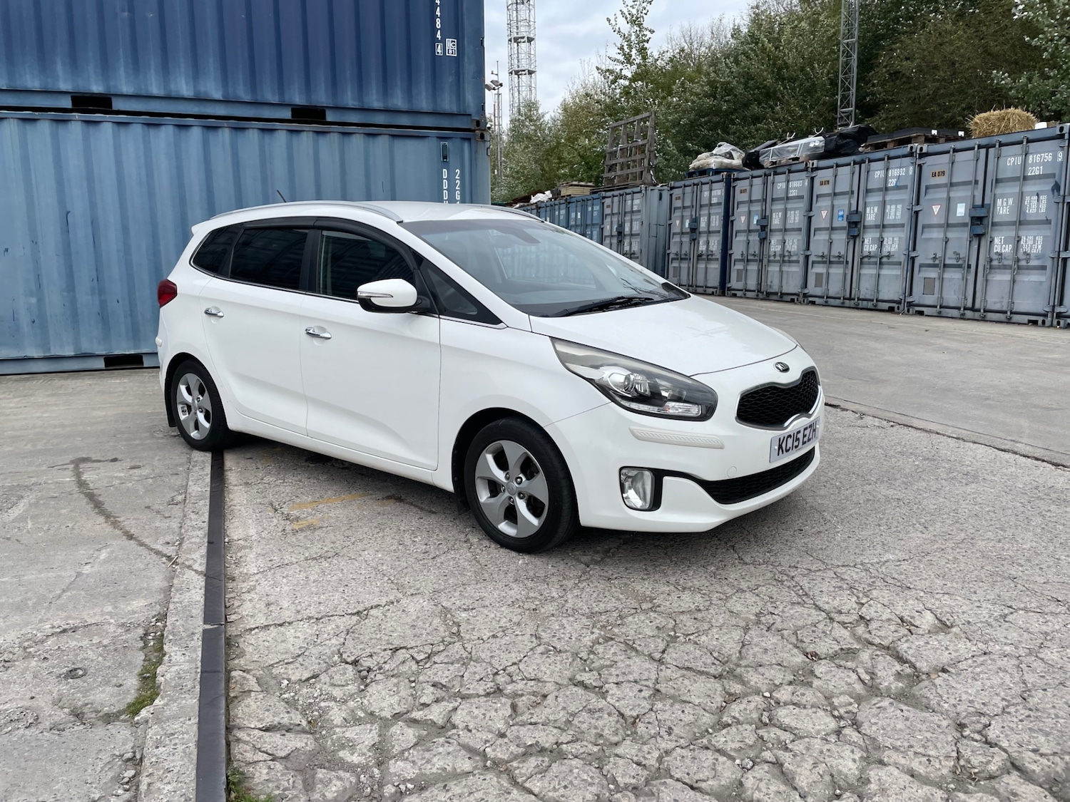 Used Kia Carens 2015 for sale - 76022757: Photo 1