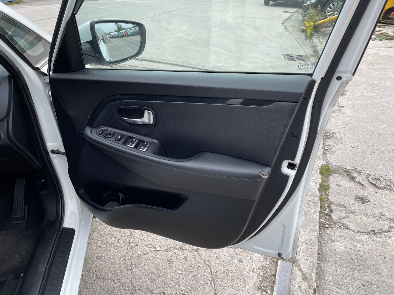 Used Kia Carens 2015 for sale - 76022757: Photo 10