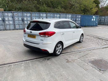 Used Kia Carens 2015 for sale - 76022757: Photo 2