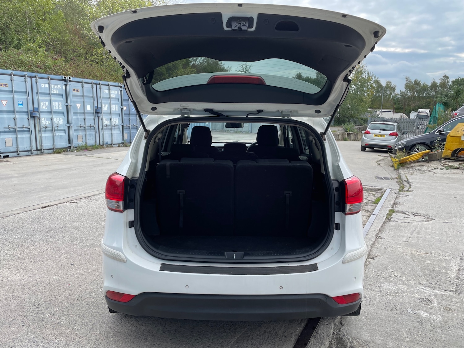 Used Kia Carens 2015 for sale - 76022757: Photo 9