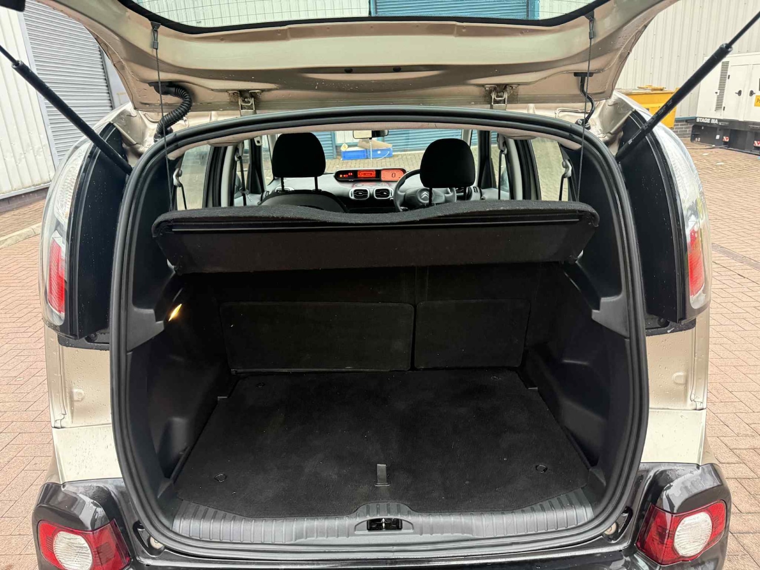 Used Citroen C3 Picasso 2010 for sale - 77319142: Photo 11