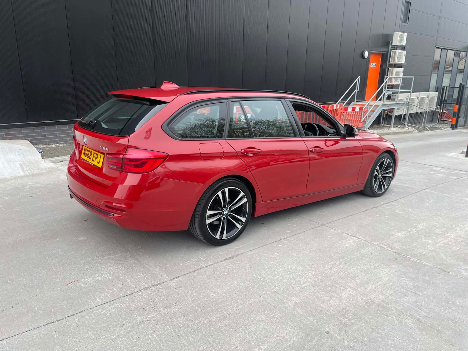 Used BMW 3 Series 2018 for sale - 77980787: Photo 2