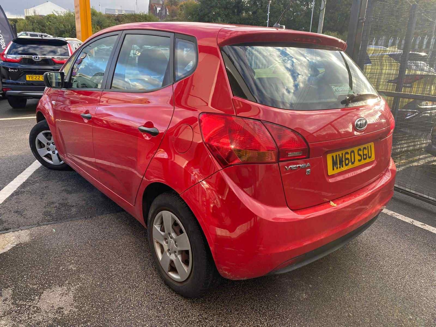 Used Kia Venga 2011 for sale - 76354177: Photo 2