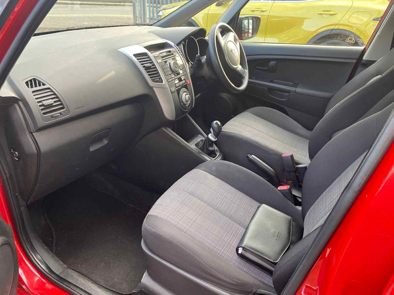 Used Kia Venga 2011 for sale - 76354177: Photo 4