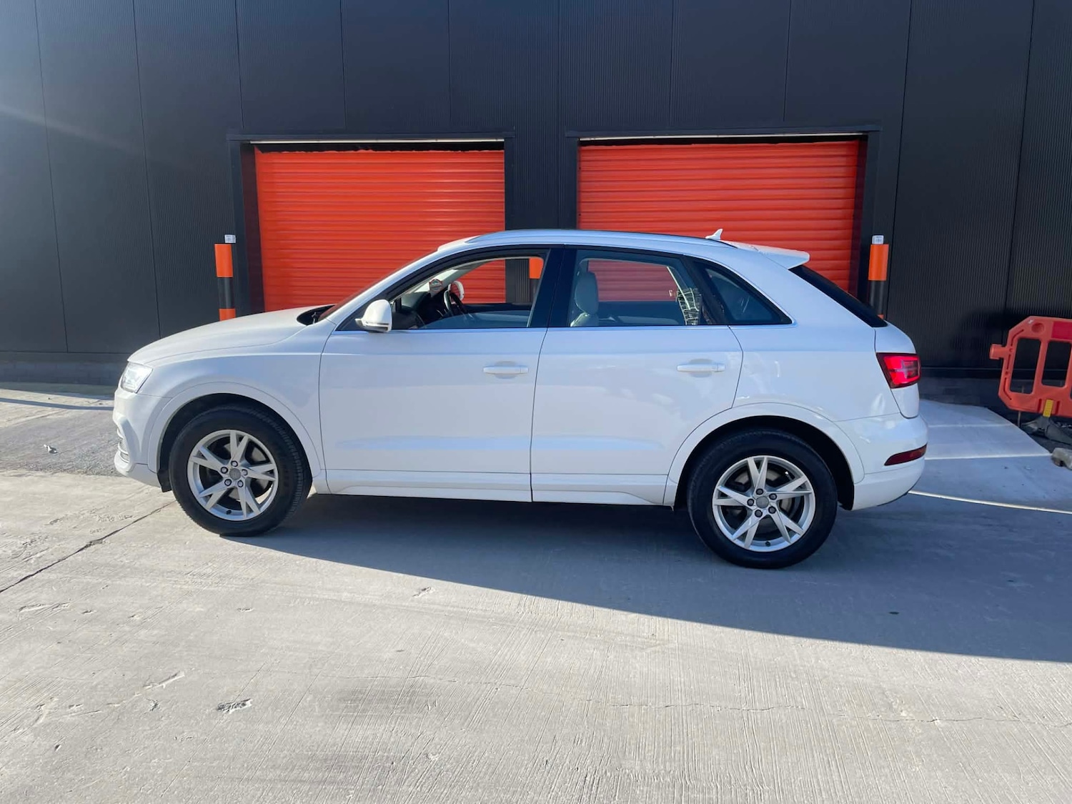 Used Audi Q3 2015 for sale - 77350440: Photo 2