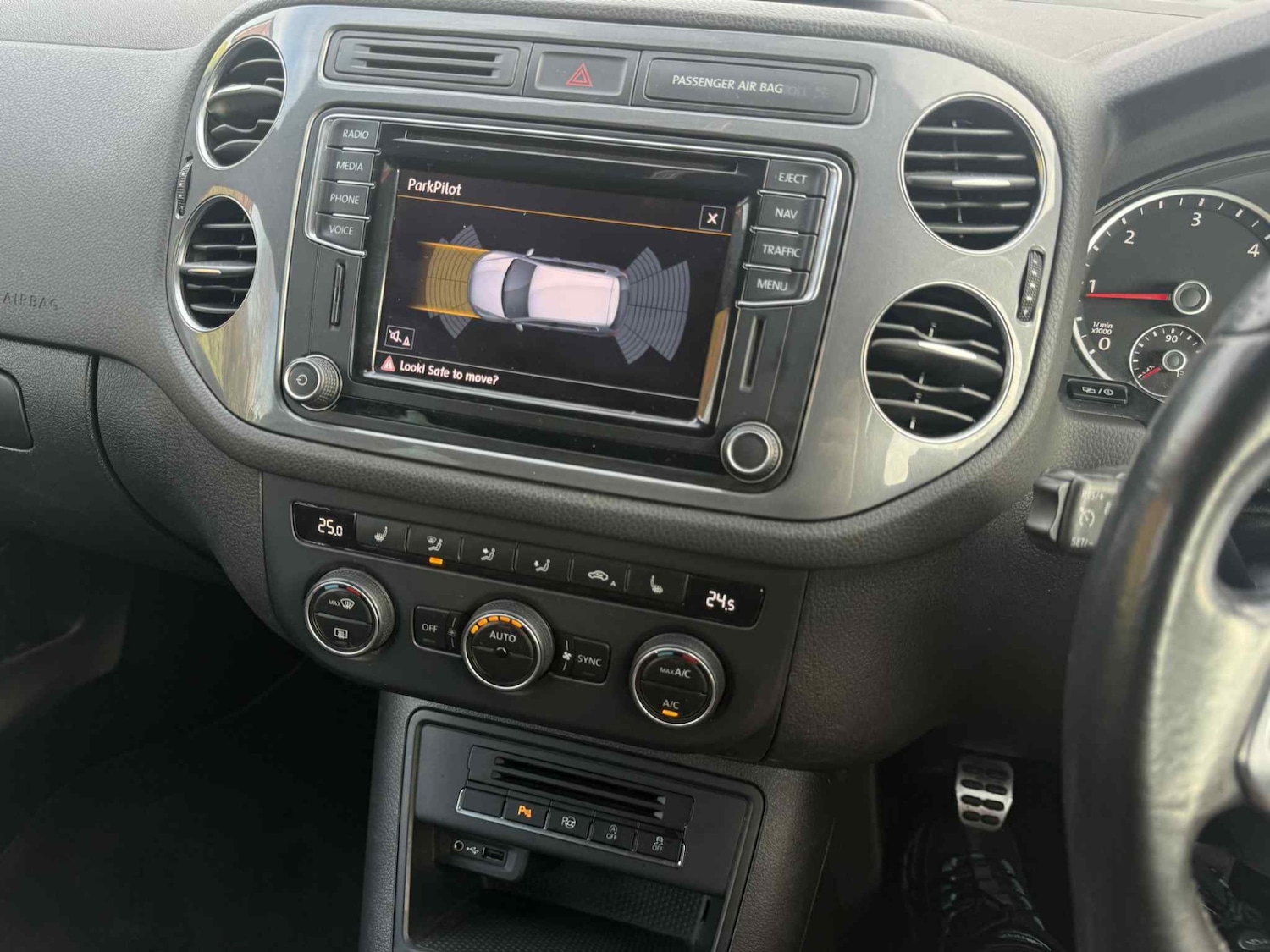 Used Volkswagen Tiguan 2015 for sale - 76934688: Photo 11