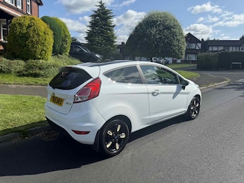 Used Ford Fiesta 2015 for sale - 75511244: Photo