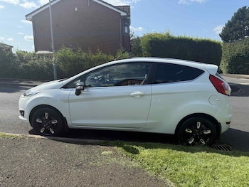 Used Ford Fiesta 2015 for sale - 75511244: Photo